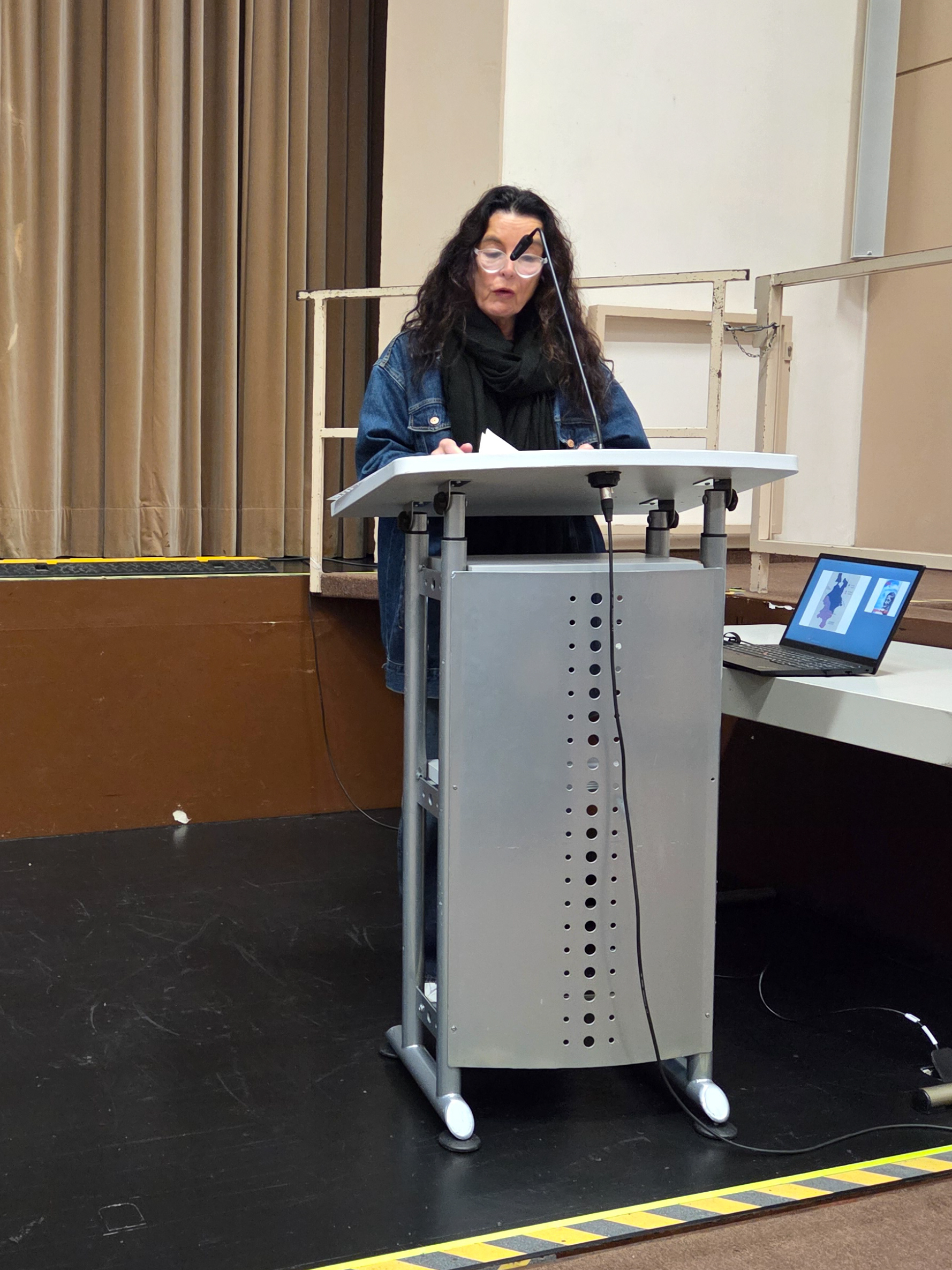 Dr. Maria Anna Zumholz beim Vortrag