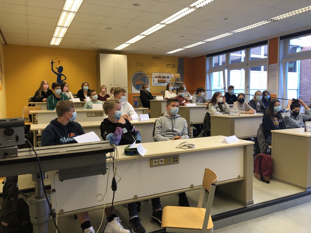 Klasse 9 Fake News Bild